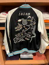 画像をギャラリービューアに読み込む, TAILOR TOYO
KOSHO & CO. SPECIAL EDITION
TT15712-119
Acetate Souvenir Jacket
TOYO ENTERPRISE 60th Anniversary Special Edition
"WHITE SNAKE" × "JAPAN MAP & SNAKE”