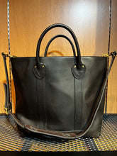 画像をギャラリービューアに読み込む, VASCO VS-264TL
LEATHER BOAT TOTE BAG