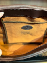 画像をギャラリービューアに読み込む, VASCO
LEATHER POSTMAN SHOULDER BAG -LARGE(PLANE)
VS-248L