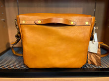 画像をギャラリービューアに読み込む, VASCO
LEATHER POSTMAN SHOULDER BAG -REGULAR