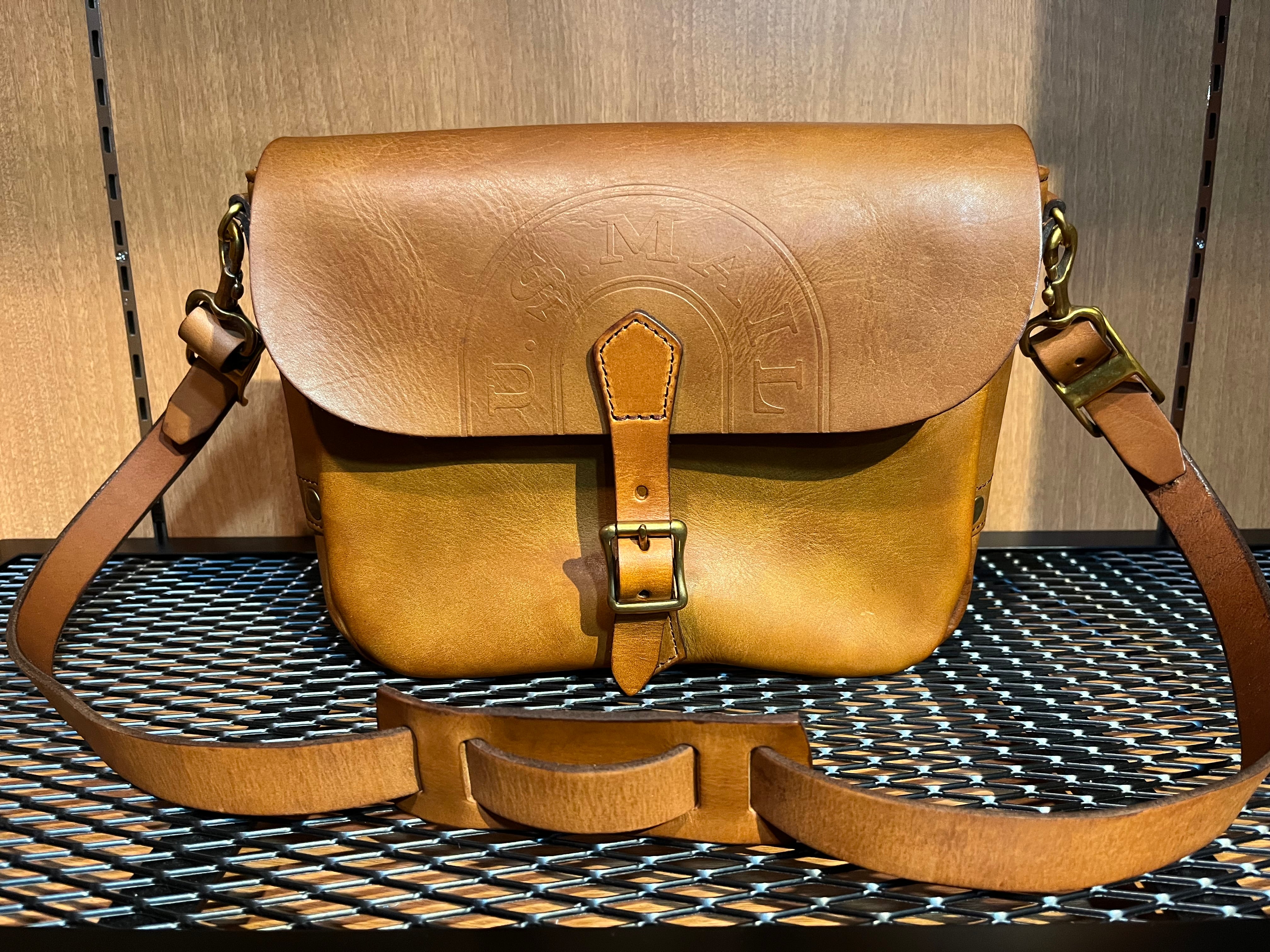 VASCO / VS-249L LEATHER POSTMAN SHOULDER BAG -SMALL (USMAIL) – THING