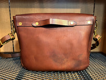 画像をギャラリービューアに読み込む, VASCO / VS-247L
LEATHER POSTMAN SHOULDER BAG -REGULAR