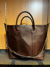 画像をギャラリービューアに読み込む, VASCO VS-264TL
LEATHER BOAT TOTE BAG