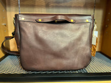 画像をギャラリービューアに読み込む, VASCO
LEATHER POSTMAN SHOULDER BAG -LARGE(PLANE)
VS-248L