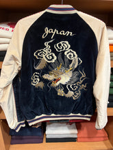 画像をギャラリービューアに読み込む, TAILOR TOYO
TT15795-128
Mid 1950s Style Velveteen (Two-tone) × Acetate Souvenir Jacket
"WHITE DRAGON" × “EAGLE"