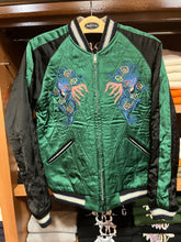 画像をギャラリービューアに読み込む, TAILOR TOYO
Lot No. TT15809-119
Mid 1950s Style Velveteen × Acetate Quilted Souvenir Jacket
"Stencil Paint" TOYO ENTERPRISE 60th Anniversary Special Edition
"TIGER HEAD" × “EAGLE"