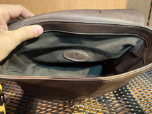 画像をギャラリービューアに読み込む, VASCO /VS-249L
LEATHER POSTMAN SHOULDER BAG -SMALL (USMAIL)