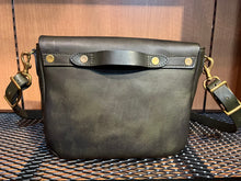 画像をギャラリービューアに読み込む, VASCO / VS-249L
LEATHER POSTMAN SHOULDER BAG -SMALL (USMAIL)