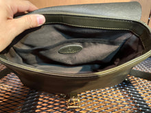 画像をギャラリービューアに読み込む, VASCO / VS-249L
LEATHER POSTMAN SHOULDER BAG -SMALL (USMAIL)