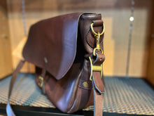画像をギャラリービューアに読み込む, VASCO
LEATHER POSTMAN SHOULDER BAG -LARGE(PLANE)
VS-248L