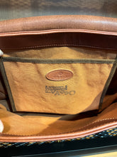 画像をギャラリービューアに読み込む, VASCO
LEATHER POSTMAN SHOULDER BAG -LARGE(PLANE)
VS-248L