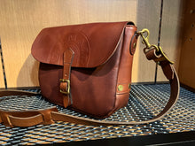 画像をギャラリービューアに読み込む, VASCO / VS-249L
LEATHER POSTMAN SHOULDER BAG -SMALL (USMAIL)
