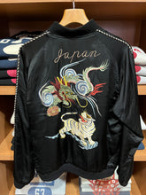 画像をギャラリービューアに読み込む, TAILOR TOYO
Early 1950s Style Acetate Souvenir Jacket
"KOSHO & CO.”
Special Edition
"DRAGON & TIGER × “EAGLE"
