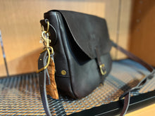 画像をギャラリービューアに読み込む, VASCO
LEATHER POSTMAN SHOULDER BAG -REGULAR (USMAIL)