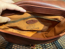 画像をギャラリービューアに読み込む, VASCO / VS-249L
LEATHER POSTMAN SHOULDER BAG -SMALL (USMAIL)