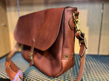 画像をギャラリービューアに読み込む, VASCO
LEATHER POSTMAN SHOULDER BAG -LARGE(PLANE)
VS-248L