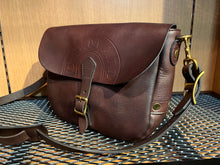 画像をギャラリービューアに読み込む, VASCO / VS-249L
LEATHER POSTMAN SHOULDER BAG -SMALL (USMAIL)