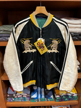 画像をギャラリービューアに読み込む, TAILOR TOYO
Lot No. TT15973-119
Late 1950s Style Acetate Quilted Souvenir Jacket
“MOOSE" × "ALASKAN EAGLE"
