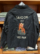 画像をギャラリービューアに読み込む, TAILOR TOYO
TT15979
Early 1960s Style Reversible Vietnam Jacket
"VIETNAM TIGER" × "VIETNAM MAP"
