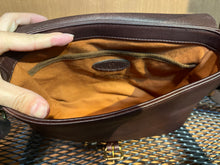 画像をギャラリービューアに読み込む, VASCO / VS-249L
LEATHER POSTMAN SHOULDER BAG -SMALL (USMAIL)
