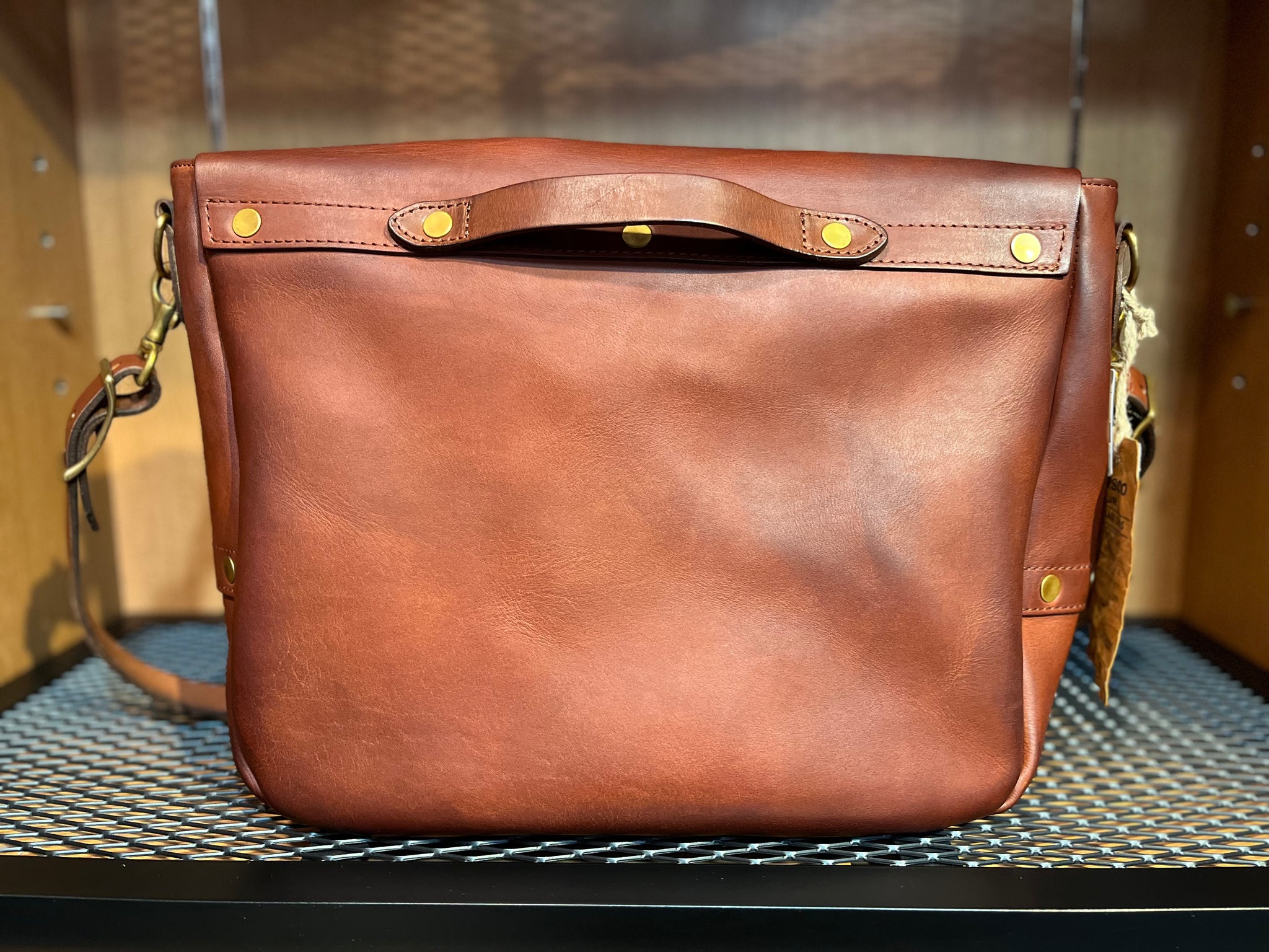 VASCO LEATHER POSTMAN SHOULDER BAG -LARGE（PLANE） VS-248L – THING