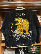 画像をギャラリービューアに読み込む, TAILOR TOYO
Lot No. TT15792-128
Mid 1950s Style Velveteen Souvenir Jacket
&quot;ROARING TIGER” × &quot;JAPAN MAP&quot;
