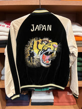 画像をギャラリービューアに読み込む, TAILOR TOYO
TT15795-119
Mid 1950s Style Velveteen (Two-tone) × Acetate Souvenir Jacket
&quot;TIGER HEAD&quot; × &quot;GOLD DRAGON”

