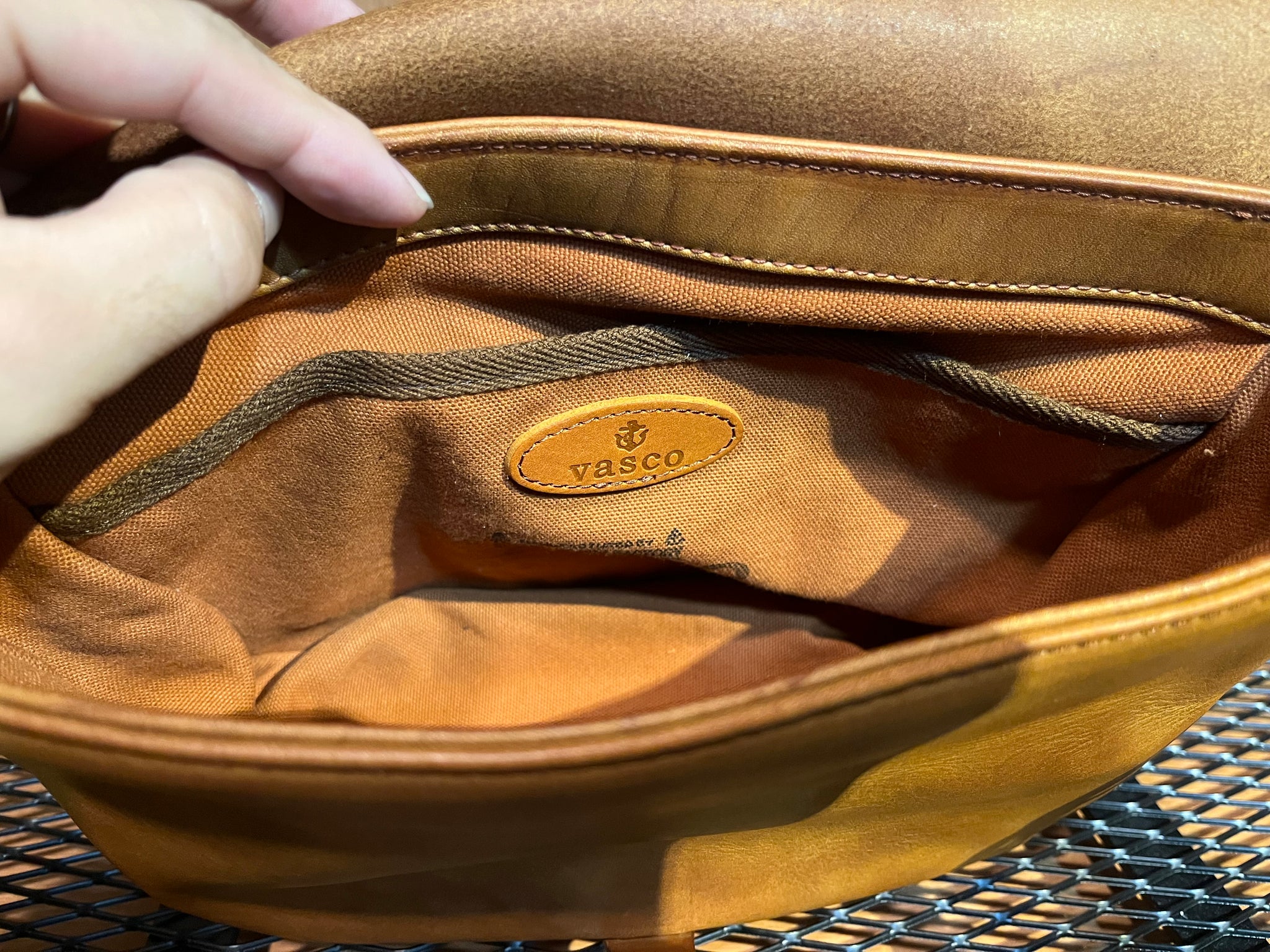VASCO / VS-249L LEATHER POSTMAN SHOULDER BAG -SMALL (USMAIL) – THING