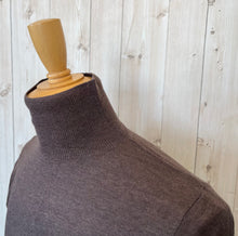 画像をギャラリービューアに読み込む, JOHNBULL カシミヤ混ハイネックニット
