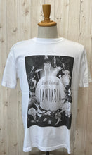 画像をギャラリービューアに読み込む, JOHNBULL FANTASIA/Poster Art Tシャツ
