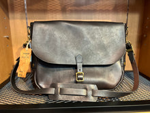 画像をギャラリービューアに読み込む, VASCO
LEATHER POSTMAN SHOULDER BAG -LARGE（PLANE）
VS-248L
