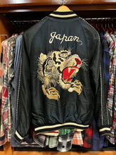 画像をギャラリービューアに読み込む, Lot No. TT15878-119
Mid 1950s Style Acetate Souvenir Jacket
"TIGER HEAD" × "CHEVY LOVER”
(AGING MODEL)
