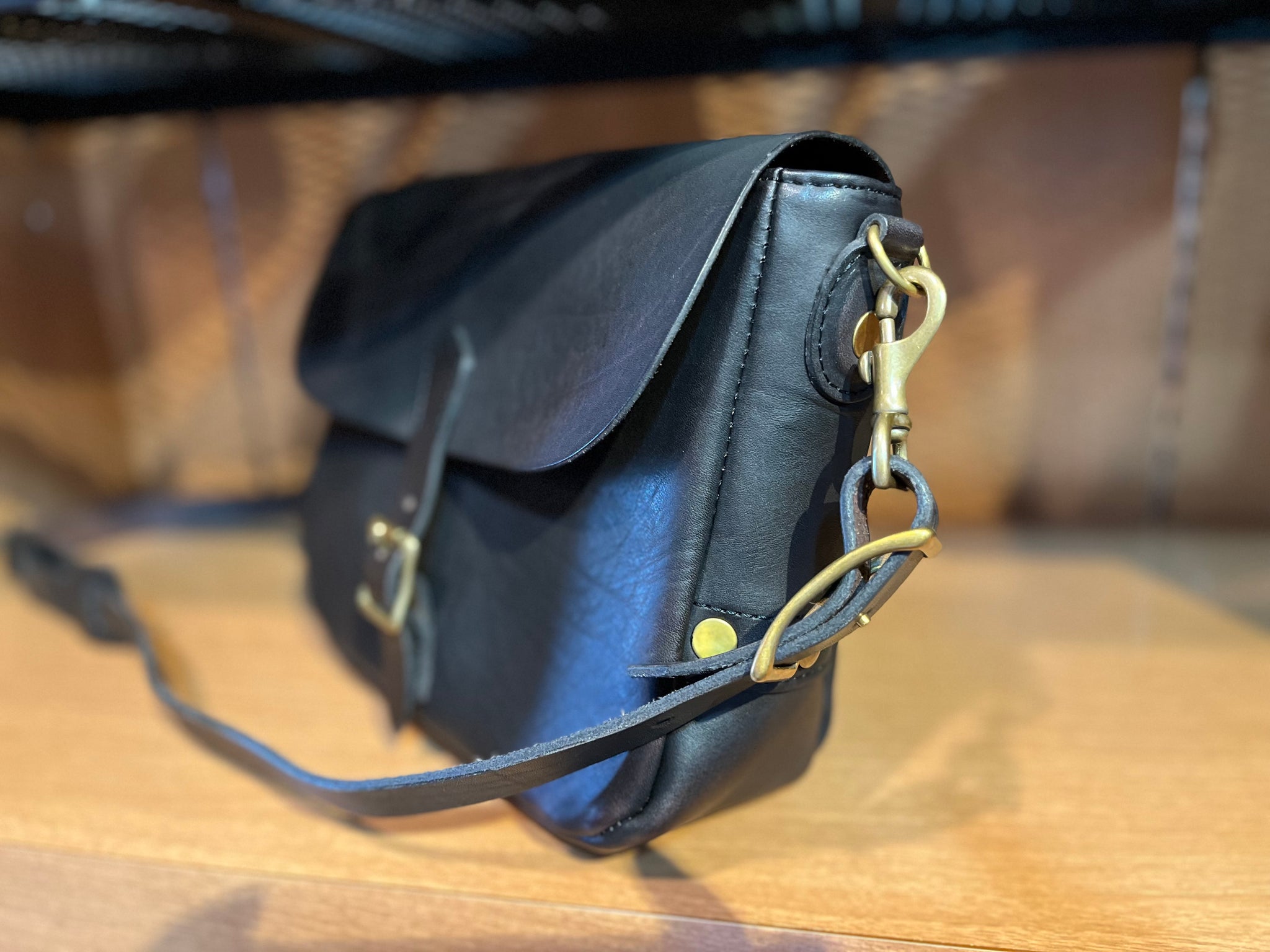 VASCO LEATHER POSTMAN SHOULDER BAG -SMALL – THING