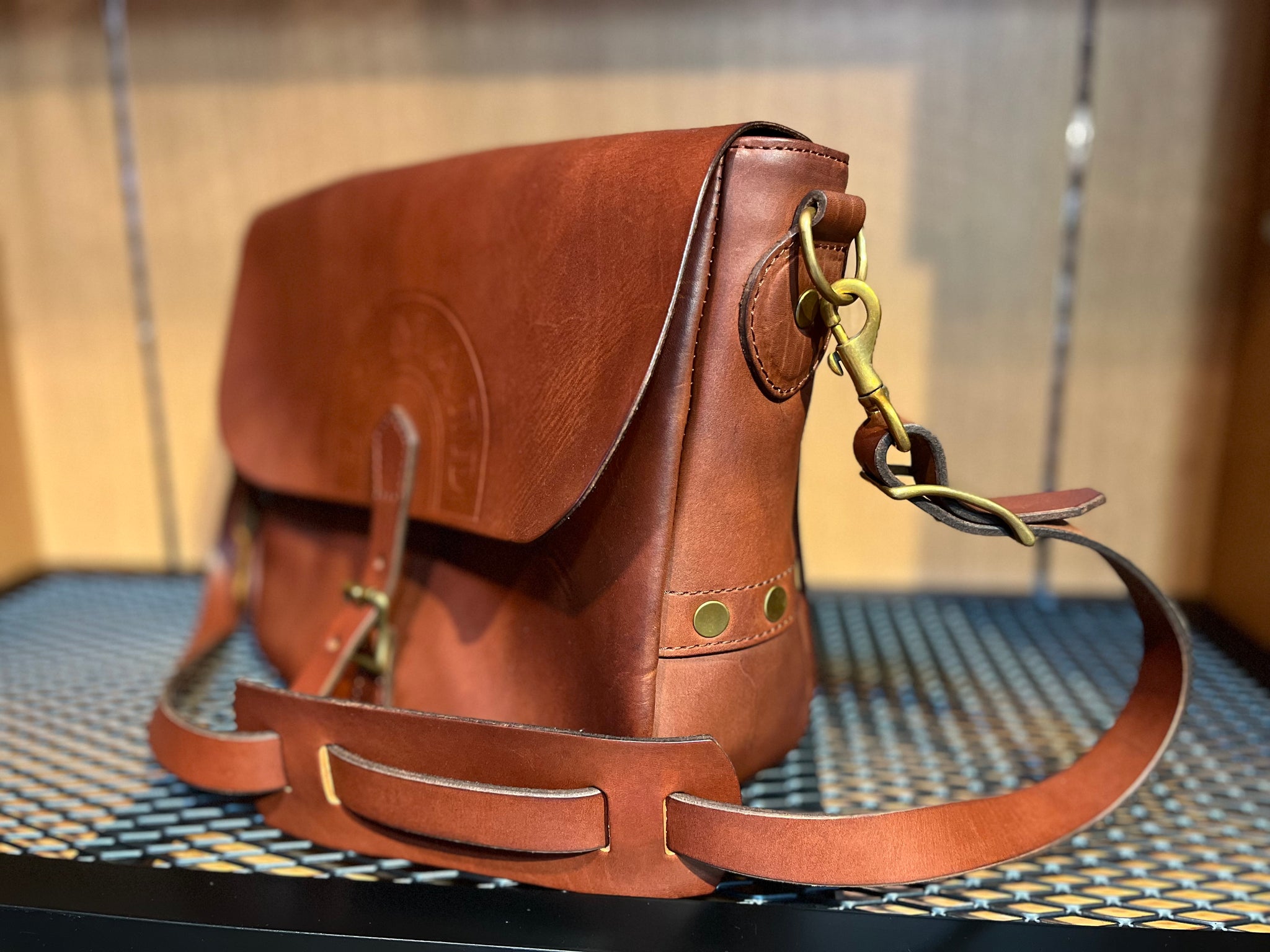 VASCO LEATHER POSTMAN SHOULDER BAG -REGULAR (USMAIL) – THING