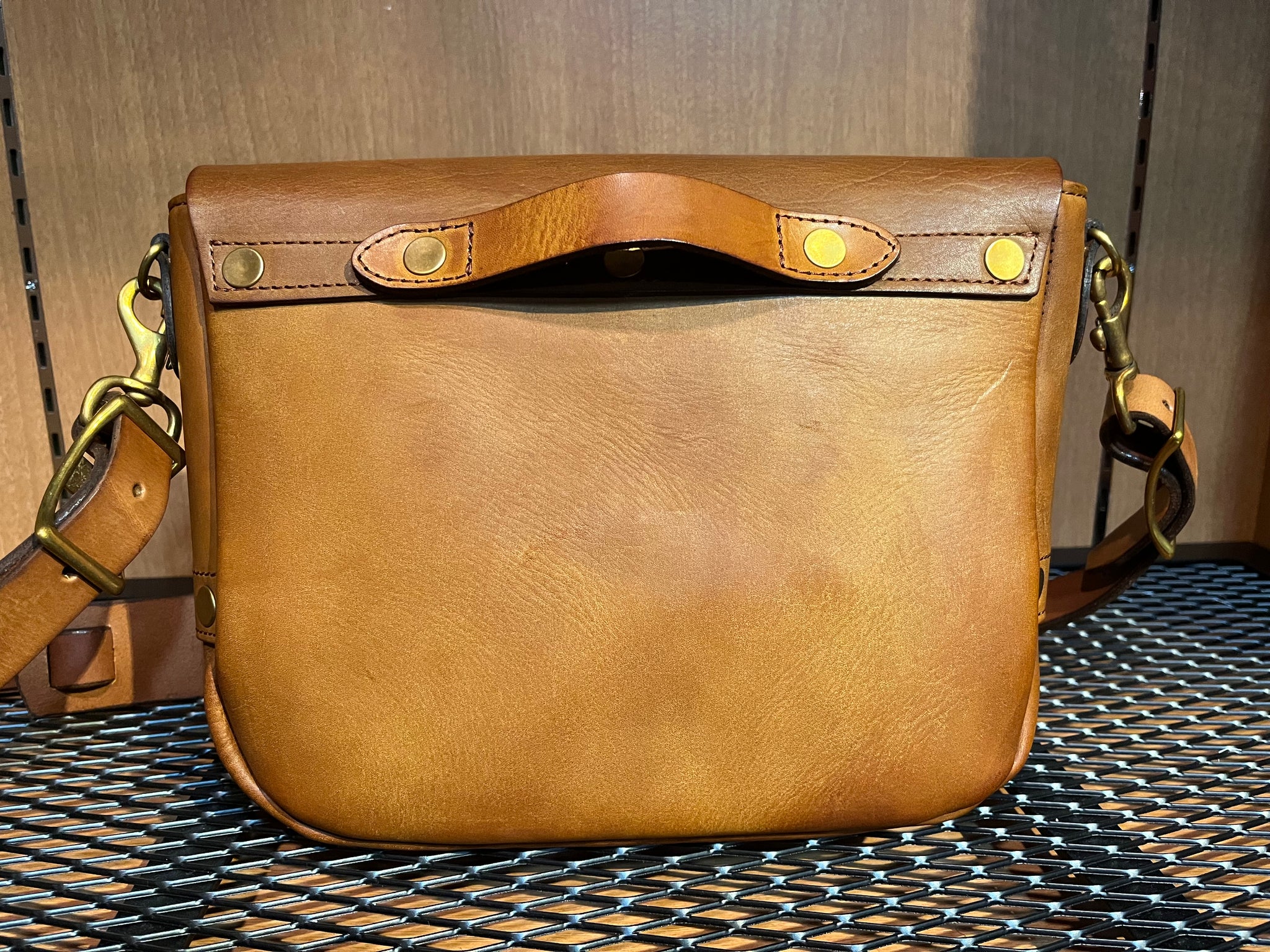 VASCO / VS-249L LEATHER POSTMAN SHOULDER BAG -SMALL (USMAIL) – THING