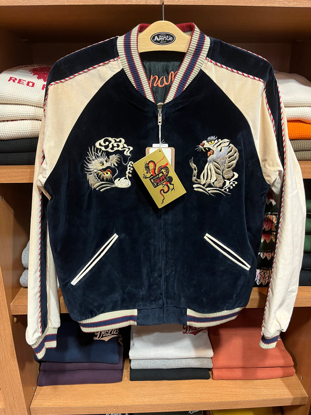 TAILOR TOYO
TT15795-128
Mid 1950s Style Velveteen (Two-tone) × Acetate Souvenir Jacket
