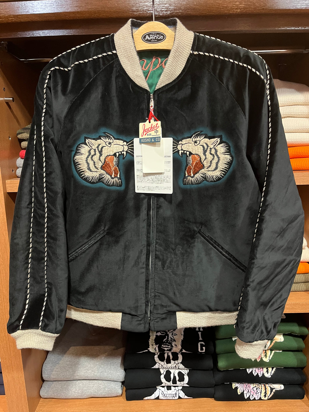 TAILOR TOYO
Lot No. TT15809-119
Mid 1950s Style Velveteen × Acetate Quilted Souvenir Jacket
