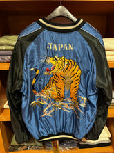 画像をギャラリービューアに読み込む, TAILOR TOYO
TT15972-119
Early 1950s Style Acetate Souvenir Jacket
“EAGLE" × "ROARING TIGER"
