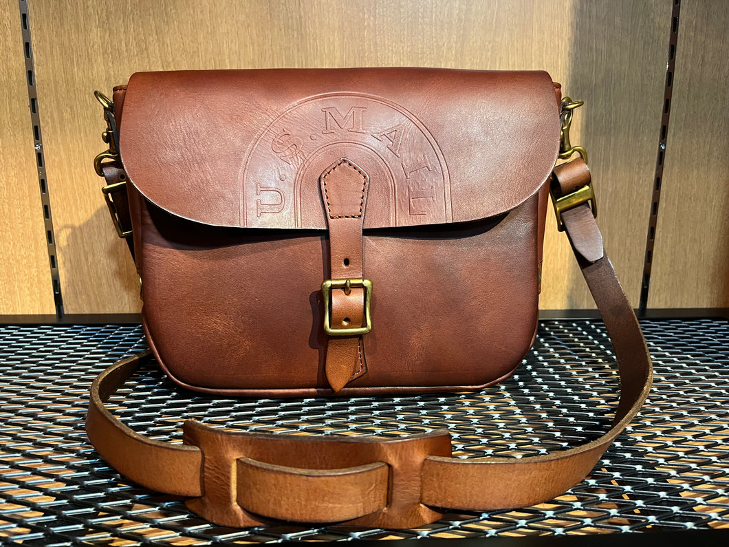 VASCO / VS-249L
LEATHER POSTMAN SHOULDER BAG -SMALL (USMAIL)