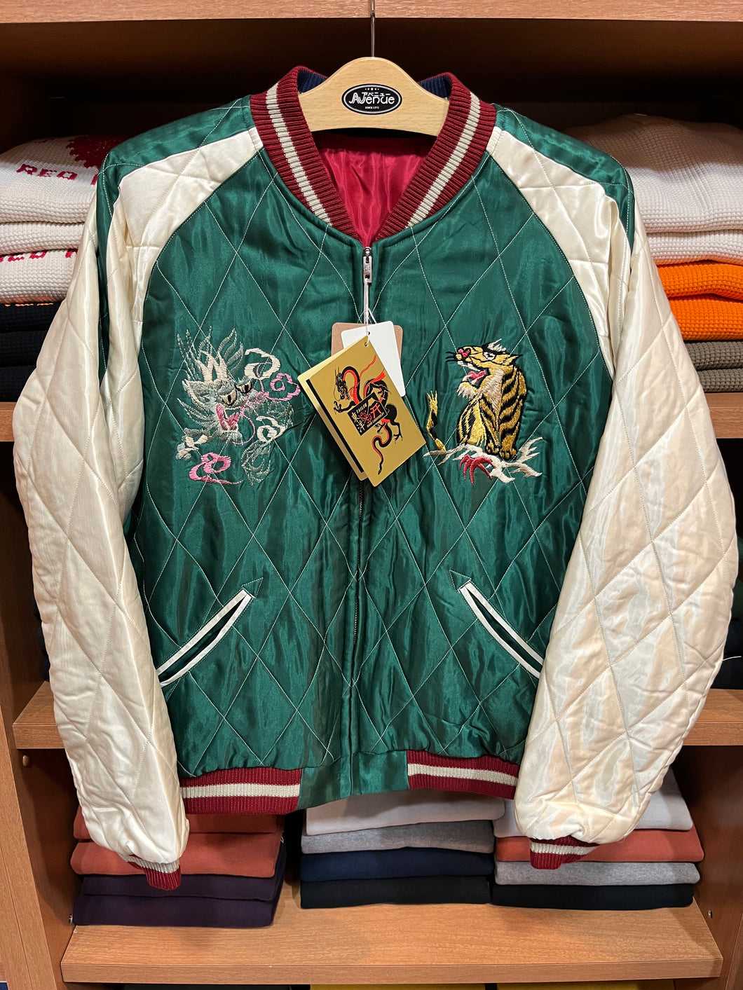 TAILOR TOYO
Lot No. TT15791-145
Early 1950s Style Acetate Quilted Souvenir Jacket
