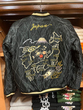 画像をギャラリービューアに読み込む, TAILOR TOYO
Lot No. TT15792-128
Mid 1950s Style Velveteen Souvenir Jacket
&quot;ROARING TIGER” × &quot;JAPAN MAP&quot;
