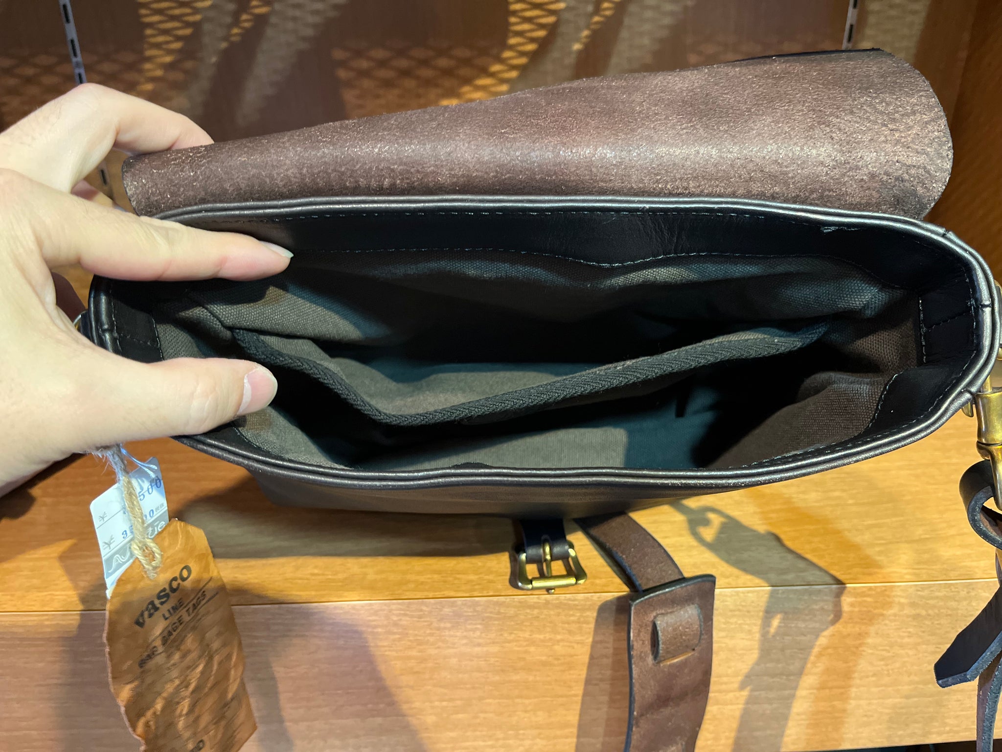 VASCO LEATHER POSTMAN SHOULDER BAG -SMALL (USMAIL) – THING