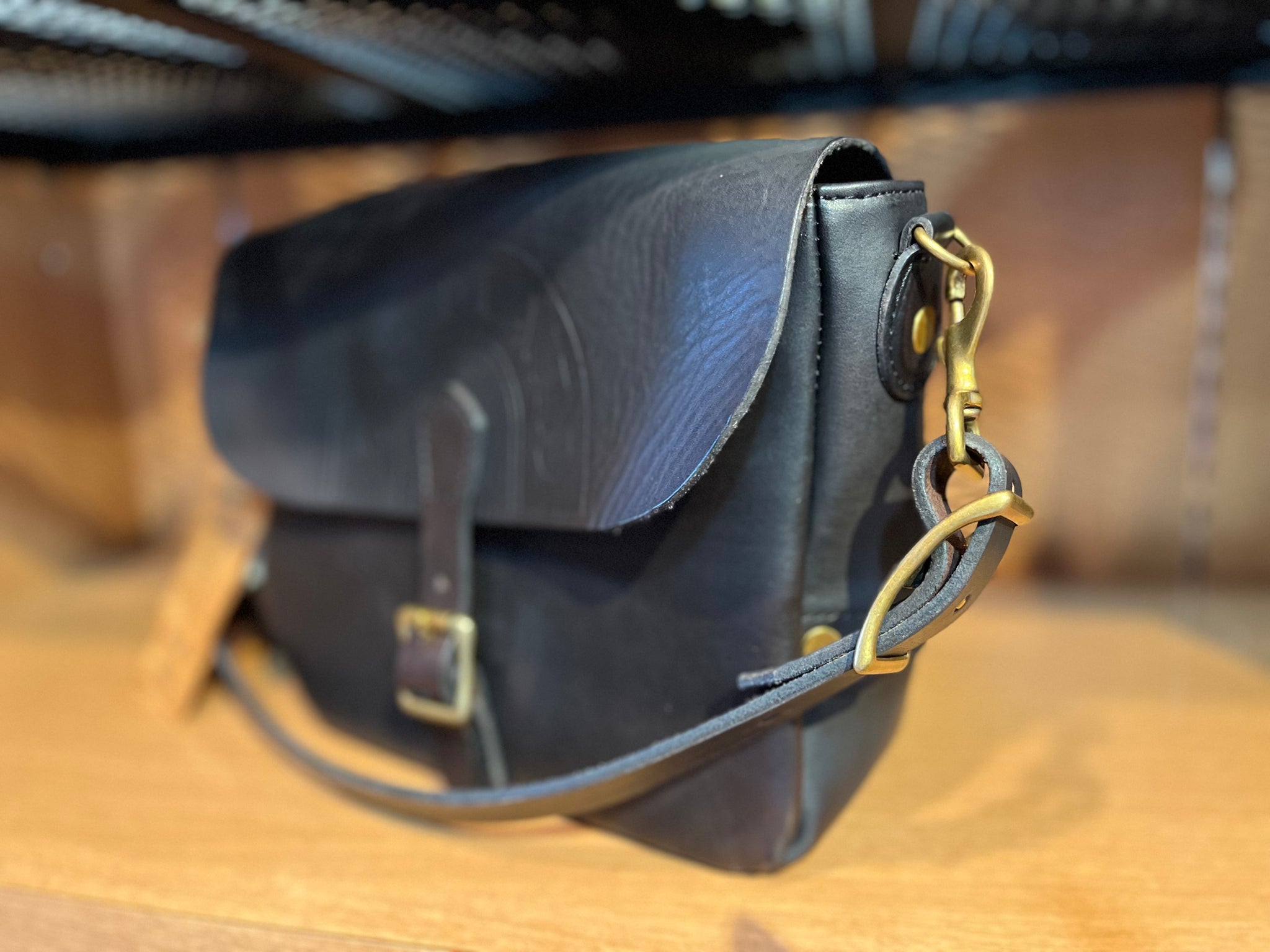 VASCO LEATHER POSTMAN SHOULDER BAG -SMALL (USMAIL) – THING